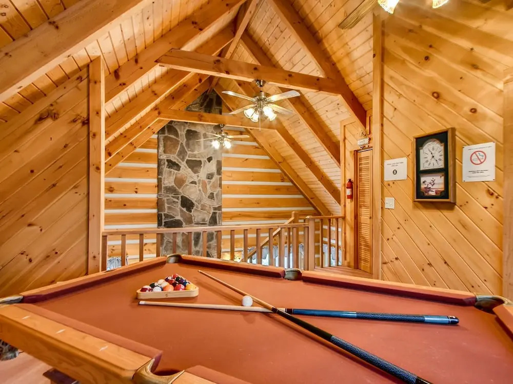 Moose Tracks 1 Bedroom Cabin by RedAwning