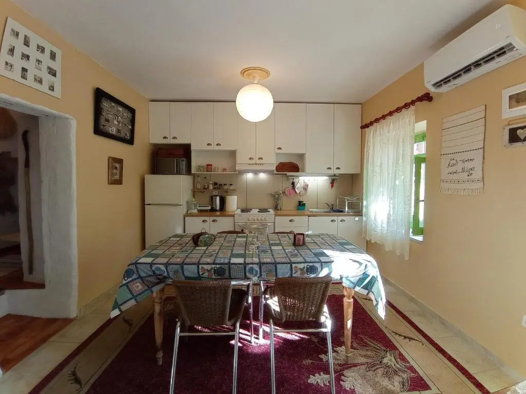 Kalderimi 'Olive Green' Traditional House