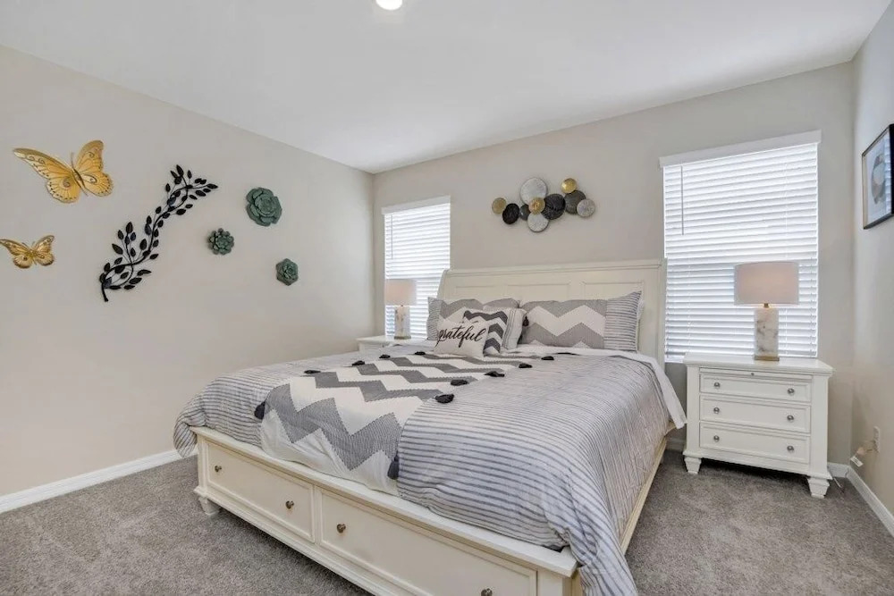 6 Bed 4 Bath Solterra Beautiful Home! 6 Bedroom Villa by RedAwning