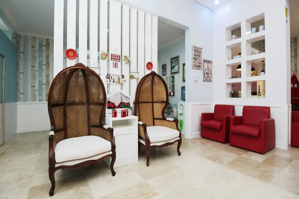 Londres Bed and Breakfast RedPartner near Gembira Loka Zoo