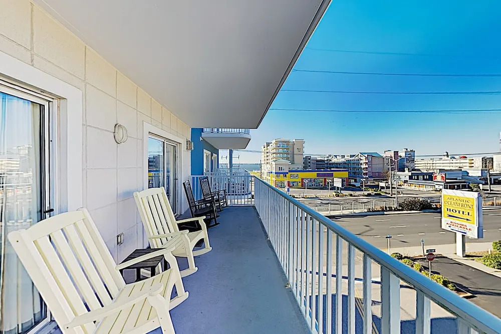 New Listing! Ocean-view W/ Rooftop Pool 3 Bedroom Condo