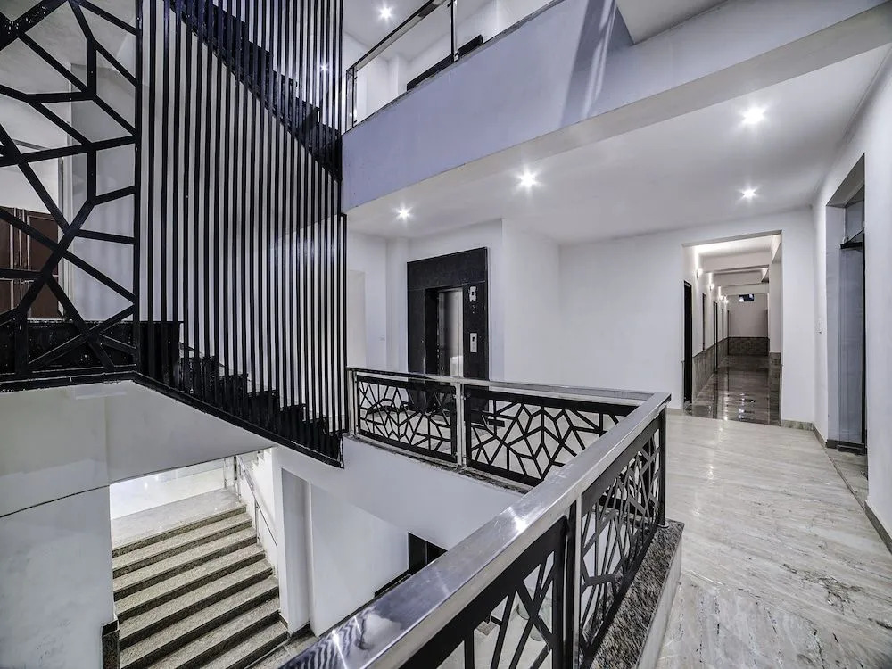 OYO 13637 Crown Residency