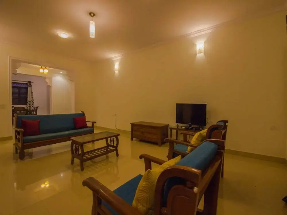 Home Elegant 3BHK By OYO Rooms