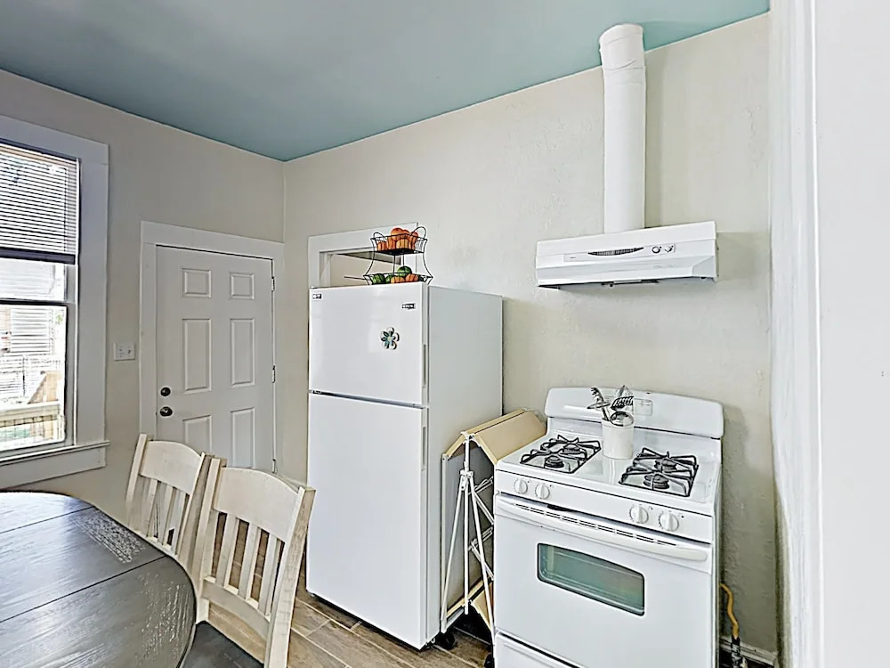 New Listing! Charming By The Beach 2 Bedroom Home
