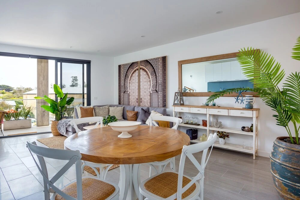 Blue Waters on the Beach: absolute beachfront, views