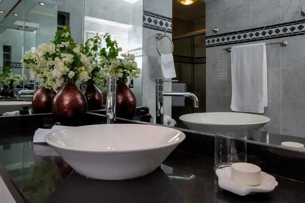 Deluxe Suite Deluxe Suite - Kitchenette- Walk to Marriott Beach