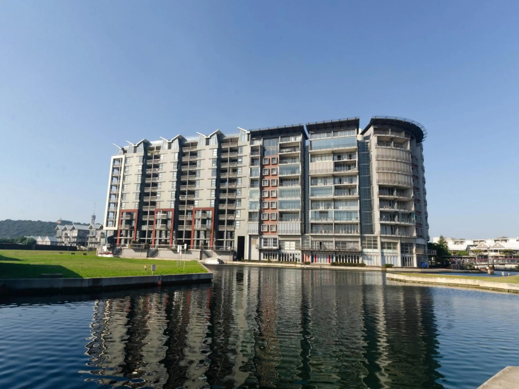 Quayside Waterfront Apartment