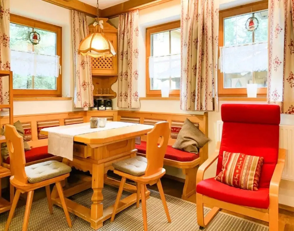 Chalet in Konigsleiten Near Alpine Peaks