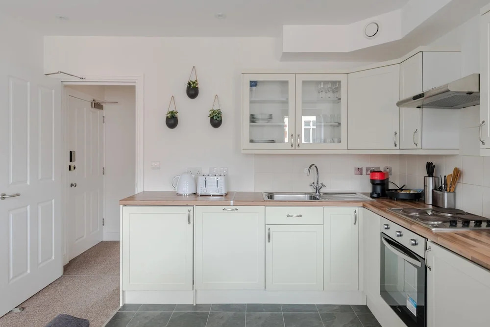 The Vanity Affair - Fitzrovia - by Frankie Says