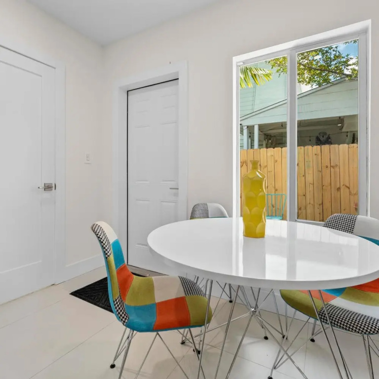 Uhost AI 1B Retreat Fully Equipped w Patio