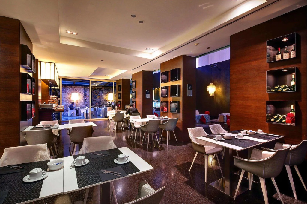 Olivia Plaza Hotel