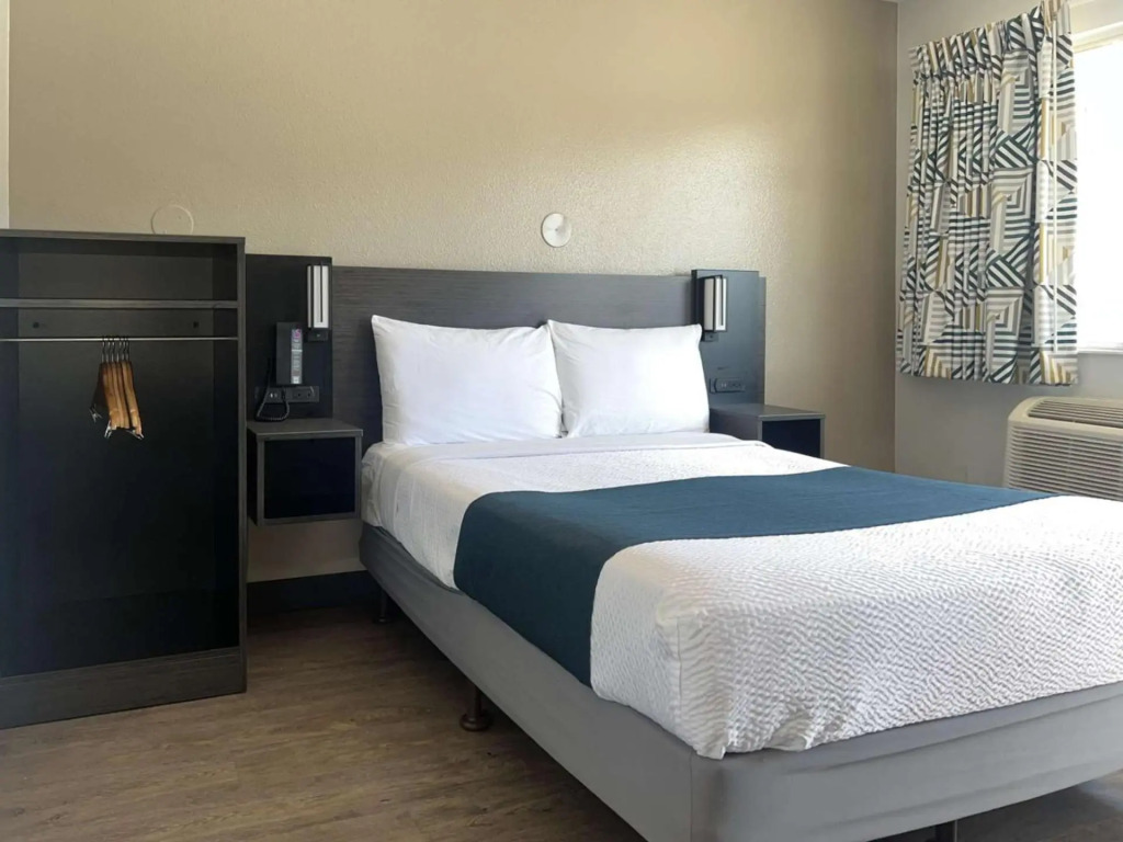 Motel 6-Tulare, CA