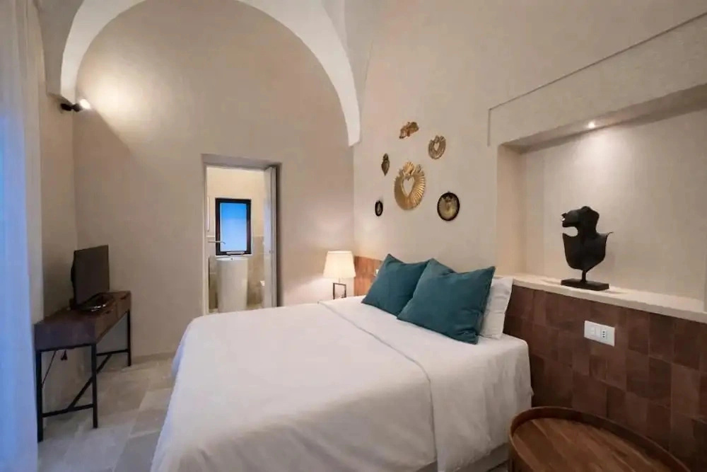 CAVA Urban Relais & Pool