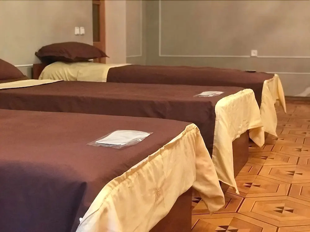 Goldway Hostel And Hotel