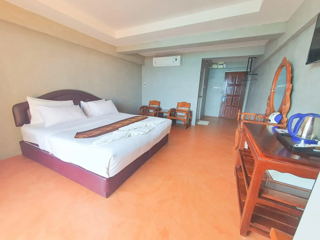 Jirawan Hotel