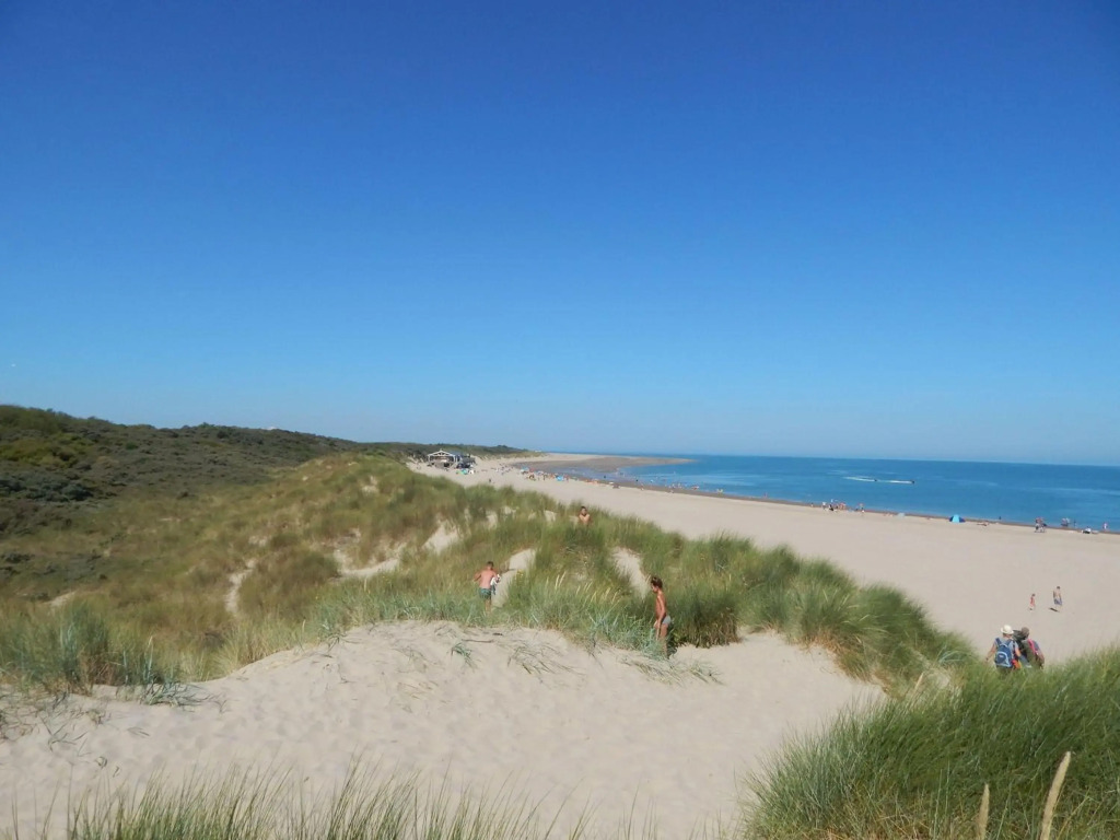 Wunderschoenes-freistehendes-Ferienhaus-an-der-See-Sauna-Strand-Yachthafen-WLAN