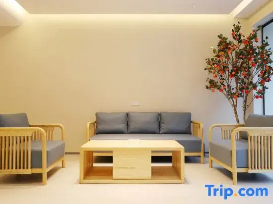 Tingyue Hotel (Kaijiang Pedestrian Street)