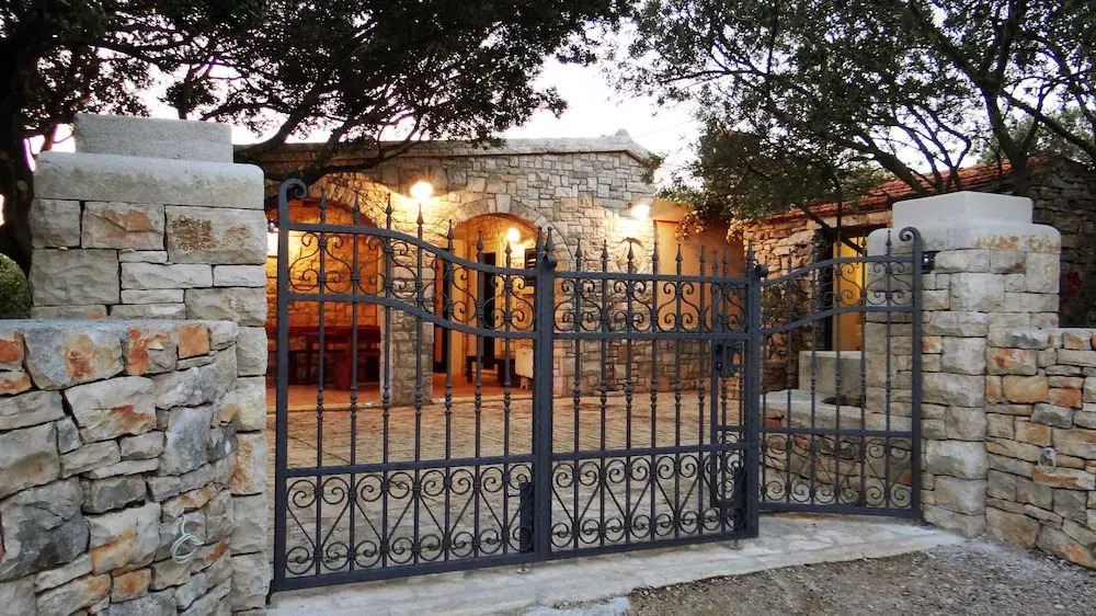 Stone House San Pelegrin
