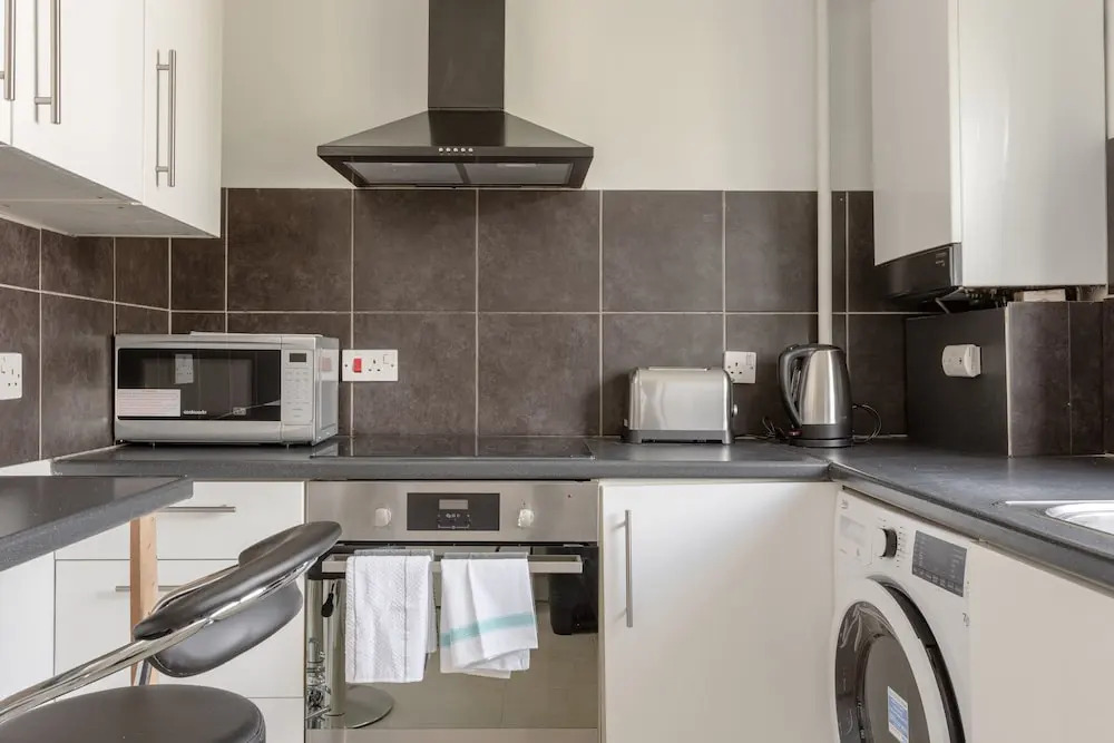 Bright 2 Bedroom Flat in Acton