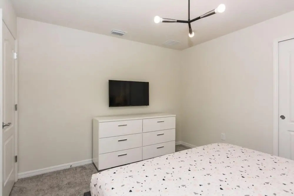 Beautiful Themed Vacation Home With Pool St5509