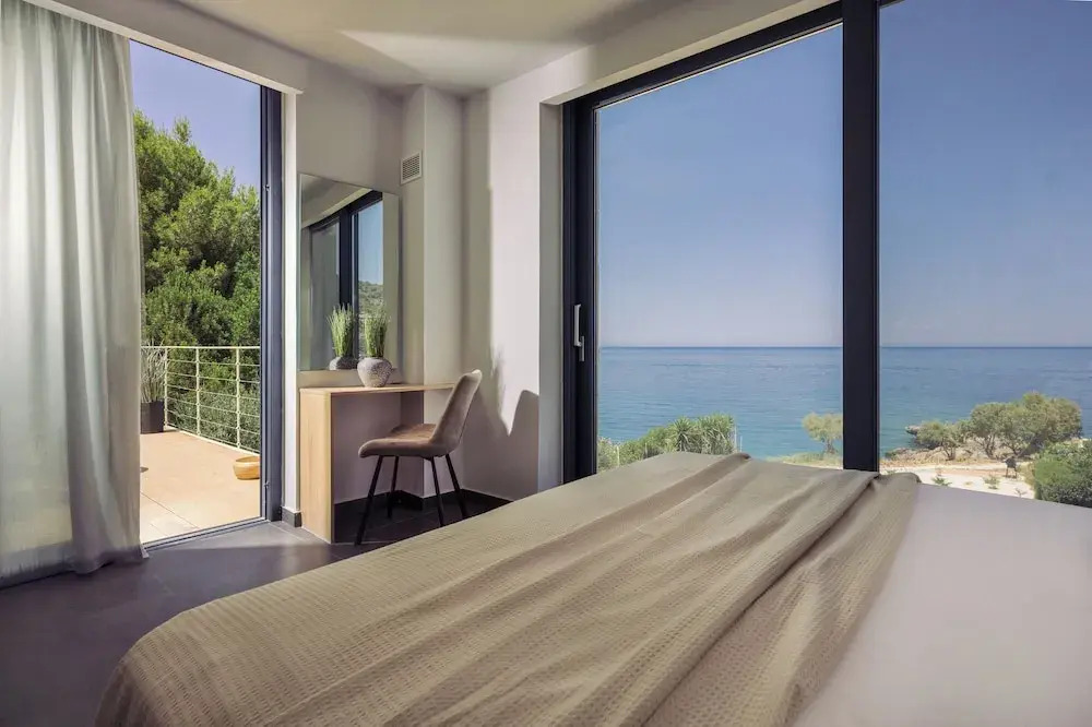Terra Petra Luxury Villa - The Seafront Retreat
