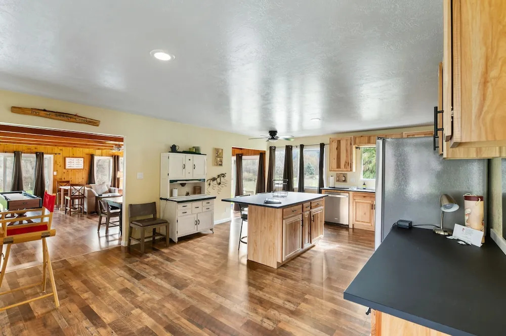 Indian Creek Lodge