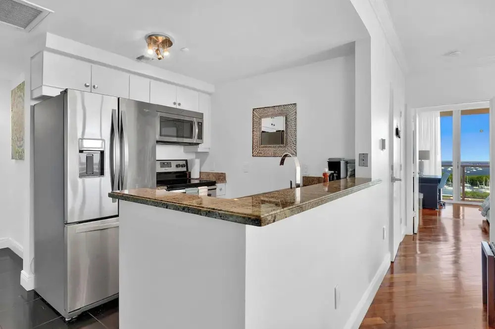 Fabulous 2-Bedroom in the Heart of Grove
