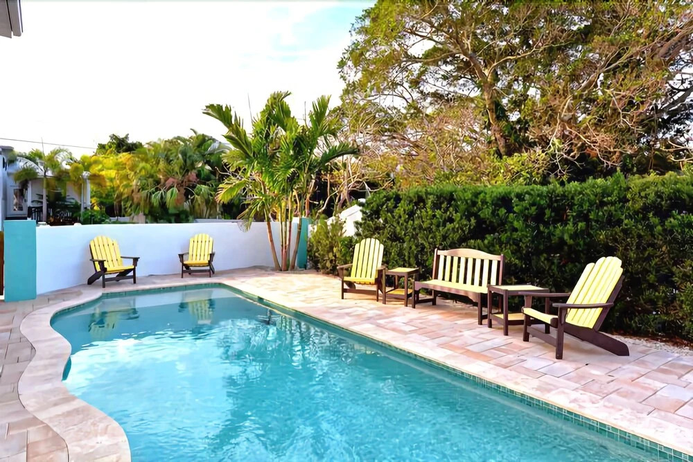 Surf Rider's Cottage 2 Bedrooms 1 Bathroom Condo