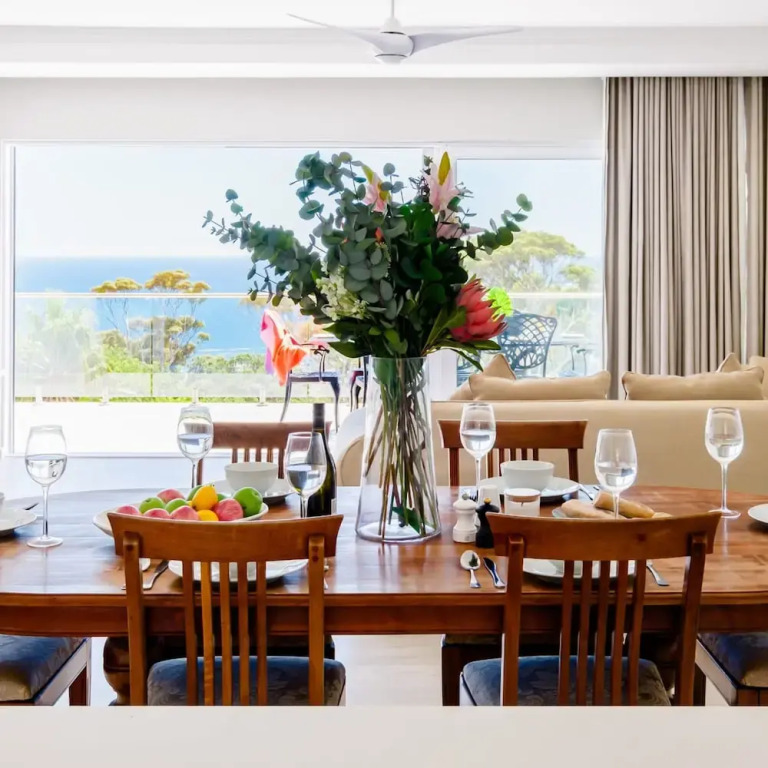 Elegant Apartment w Ocean Views Quenera Apartment