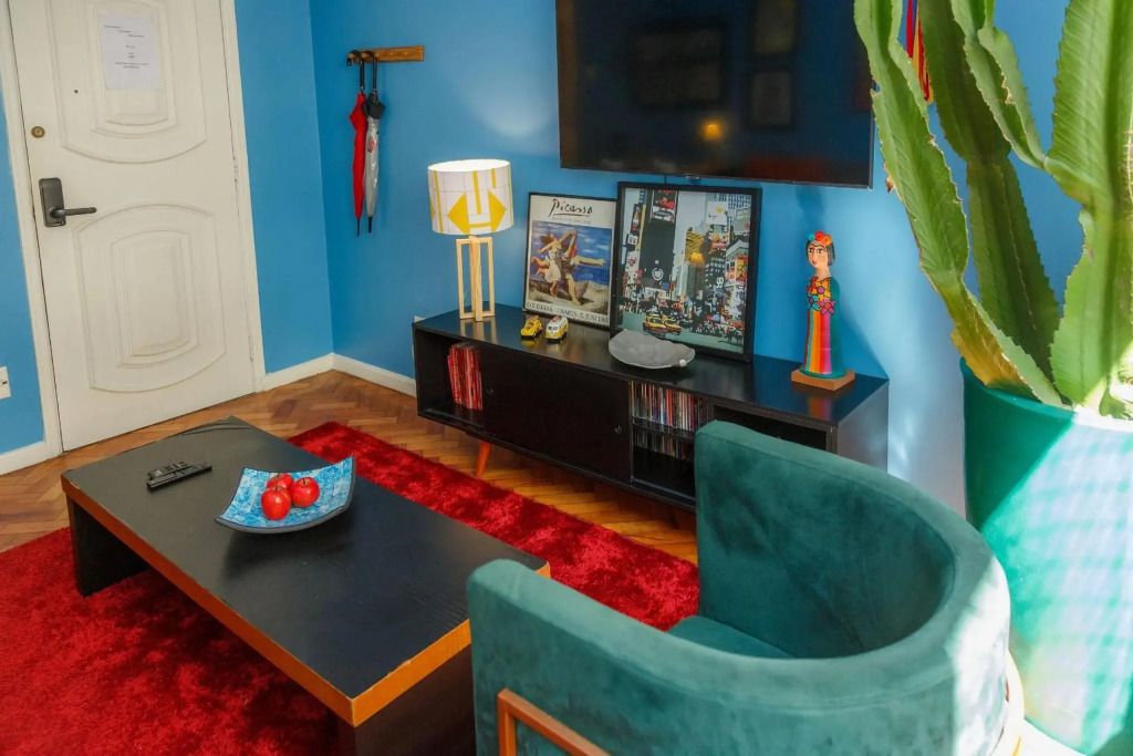 Jumpinbed Copacabana 14 - 2 bedroom apartment 100m from the beach.
