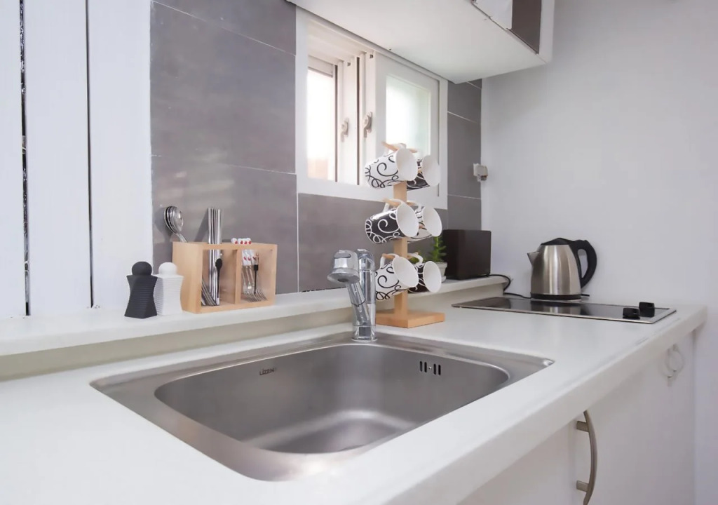 Nanu Guesthouse Black
