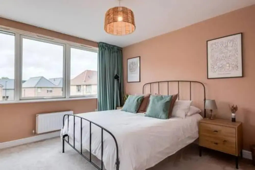 Family-friendly Getaway - Garden Parking Sleeps 7