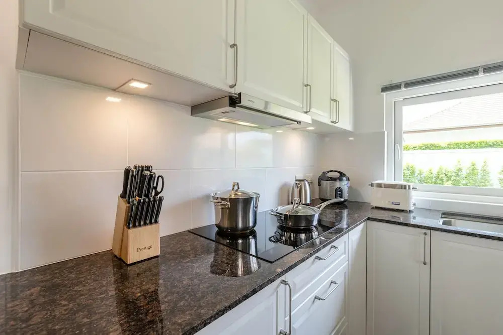 Modern 4 BR Pool & Tropical Garden MS-30