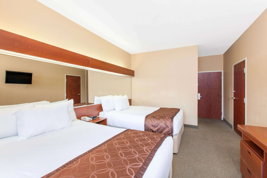 Microtel Inn by Wyndham Rogers