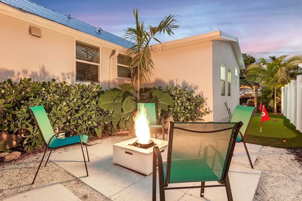 Heated Pool, Mini Golf & Cabana: Bradenton Retreat