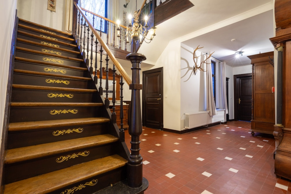 Elegant Castle for 12 Guests