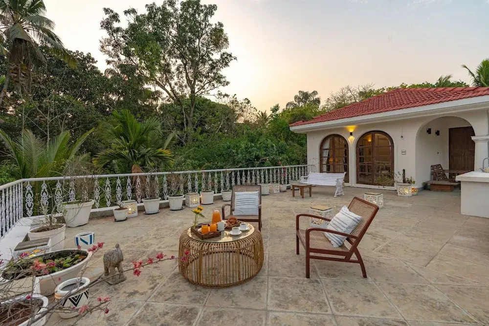 Loto Bianco in Siolim