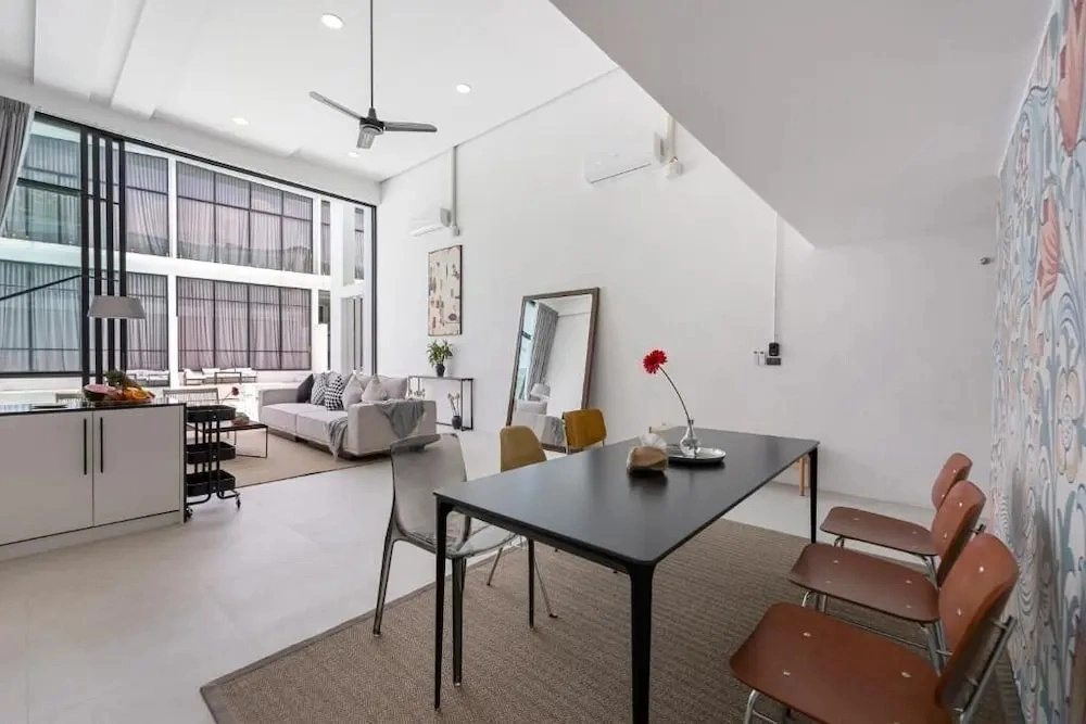Elegant Pool Access Townhouse Near Beach