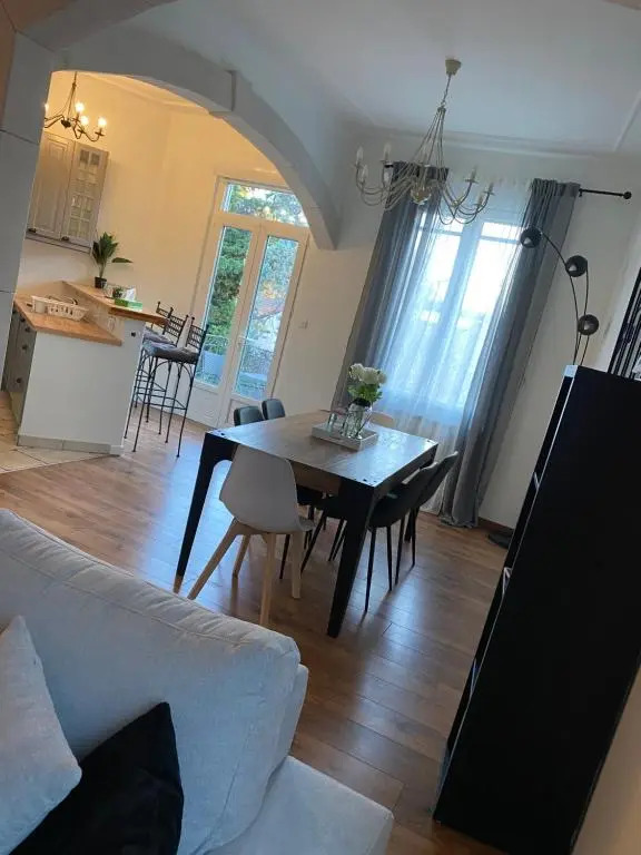 Appartement cosy et moderne, proche Cité des Papes