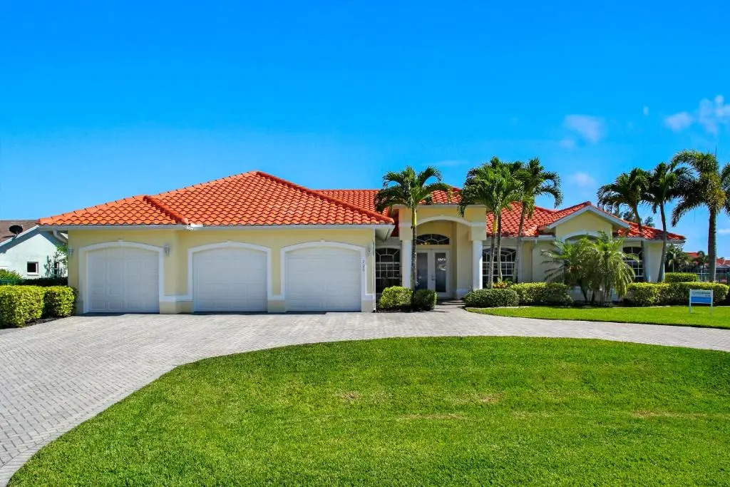 Villa Dolphin
