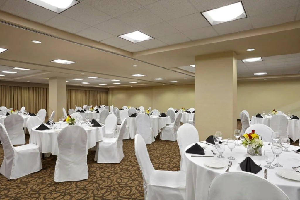 Acclaim Hotel by CLIQUE