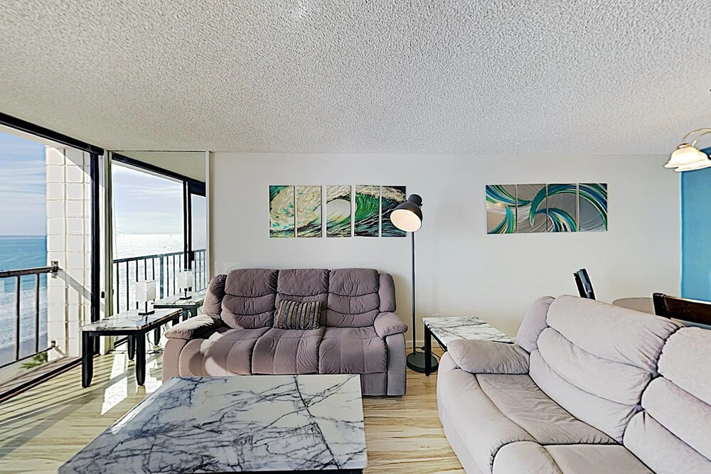 New Listing! Oceanfront Pacific Beach 1 Bedroom Condo