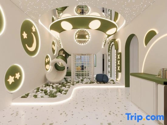 Lume White · Childhood Fun Hidden Luxury Parent Child Homestay (Chengdu Panda Base Branch)
