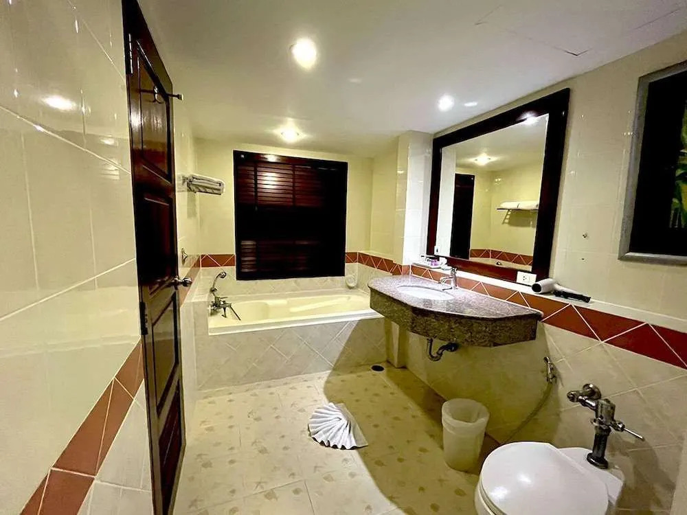 B Buri Hotel