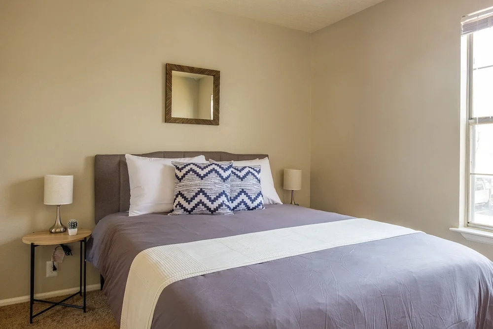 Eastside 1 & 2 BR Apts with balcony by Frontdesk