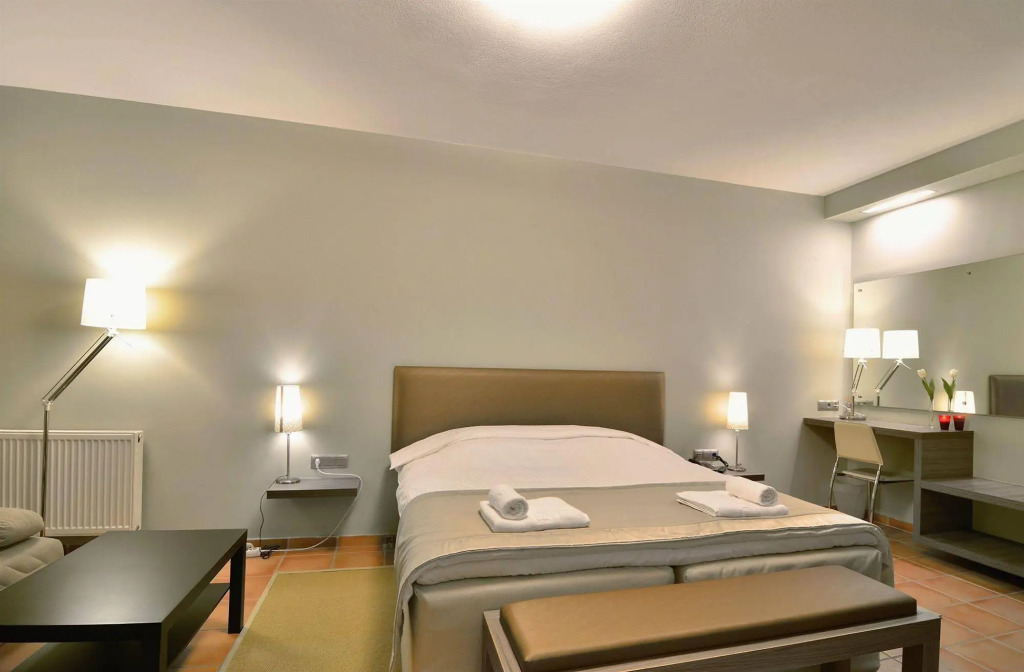 Ellopia Point Hotel