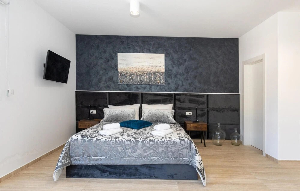 Awesome Home In Komarna