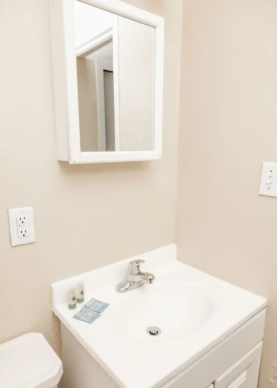 Inviting Weekend Getaway in Clayton With Pool