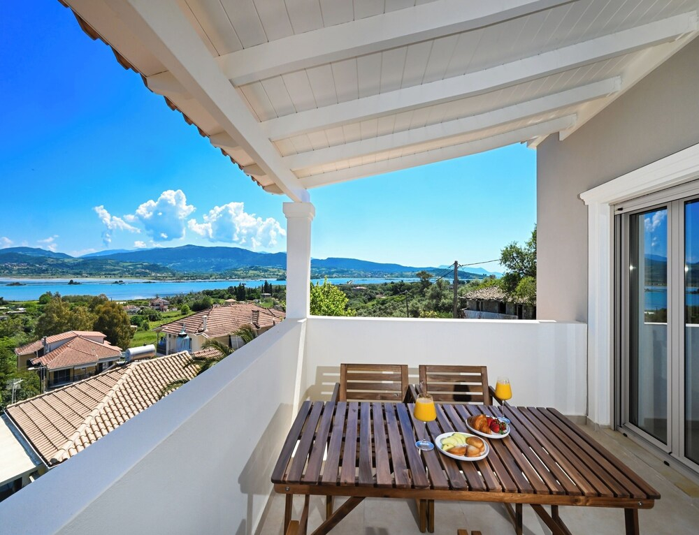 Maison D'Azur Lefkas Private Pool