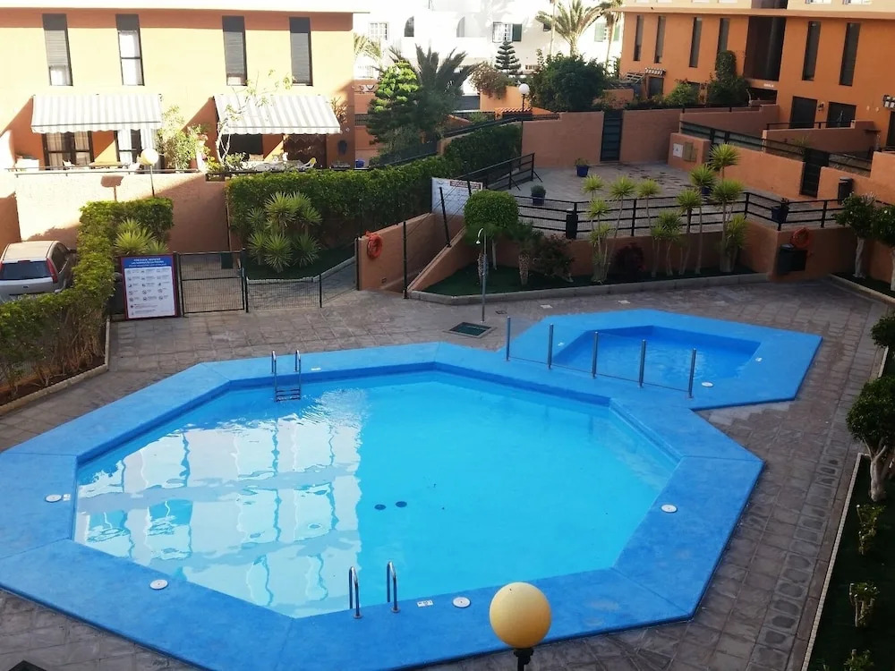 Alquilaencanarias-Medano, Cabezo beach & pool